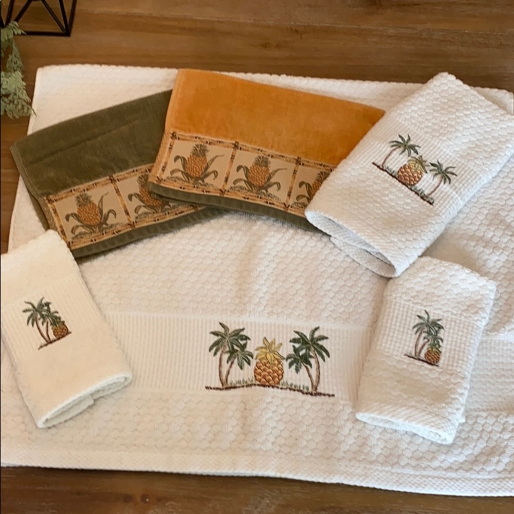 Decorative Pineapple and Palm Tree Towel set
